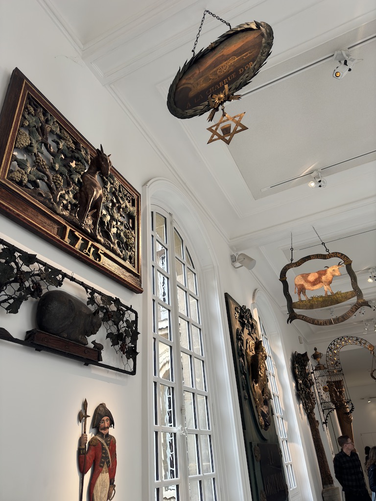 hall of signs carnavalet museum paris